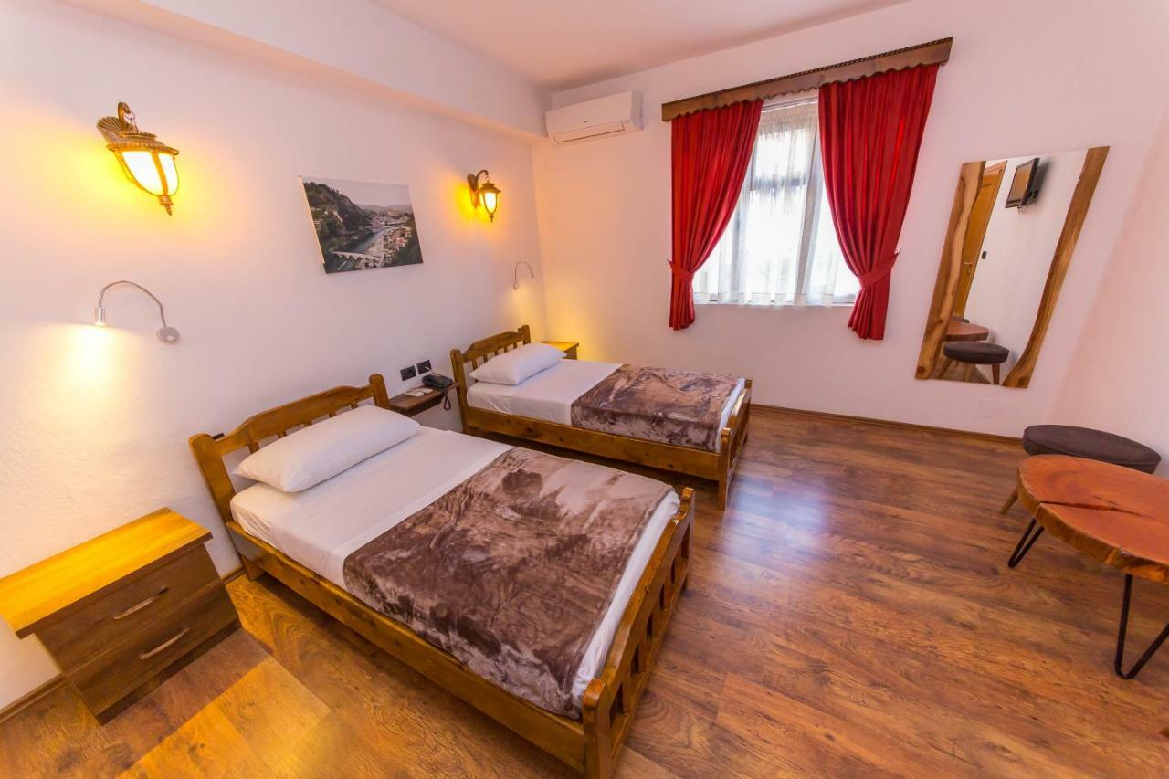 Heraklis Hotel Berat Exterior foto